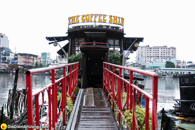 Không gian cà phê trên thuyền The Coffee Ship