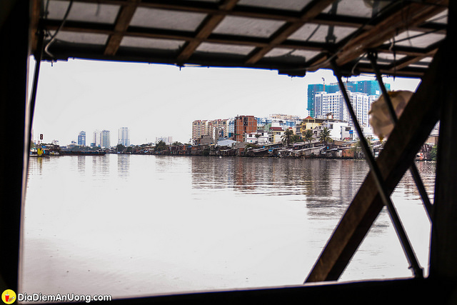 Không gian cà phê trên thuyền The Coffee Ship