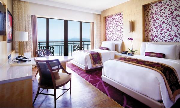 Các phòng tại The Grand Hồ Tràm Strip sẽ đem lại những giây phút thư giãn riêng tư tuyệt đối. Ảnh: iVIVU.com