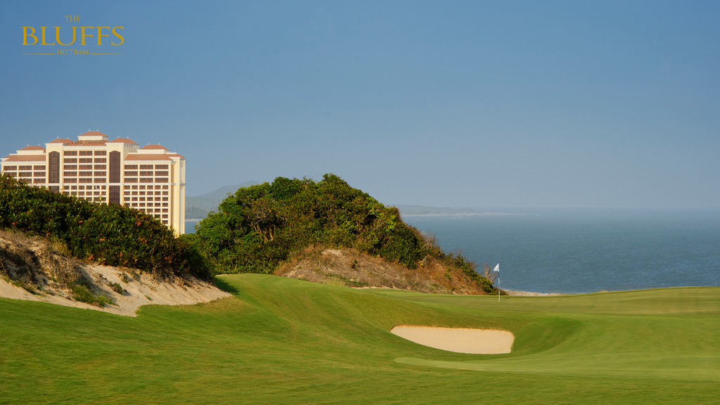 Sân golf The Bluffs. Ảnh: iVIVU.com