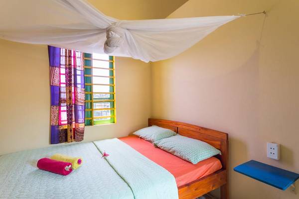 Những màu sắc dễ thương được dùng để trang trí trong mỗi phòng. Ảnh: Facebook The Hoi An Hippie House