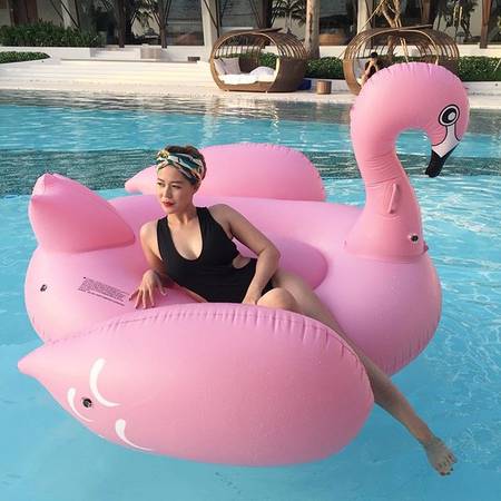 Không gian hồ bơi resort Phú Quốc hiện đại