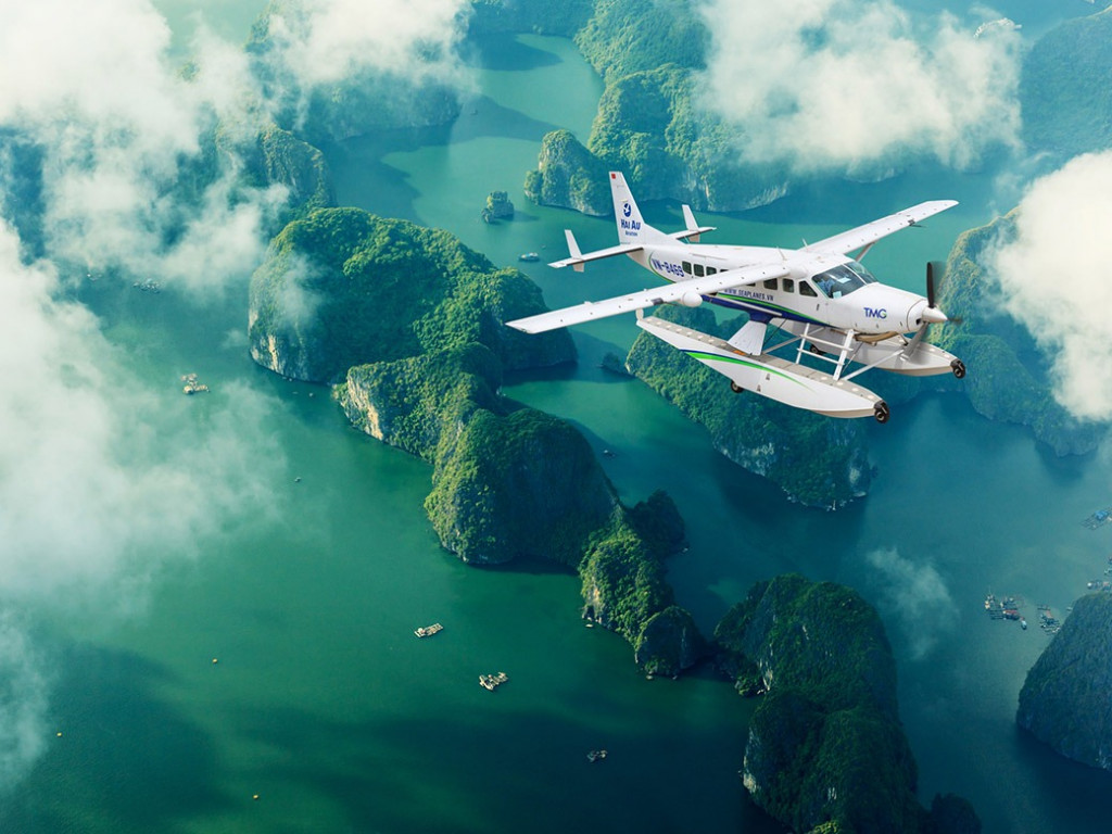 Thủy phi cơ Hải Âu bay ngắm vịnh Hạ Long