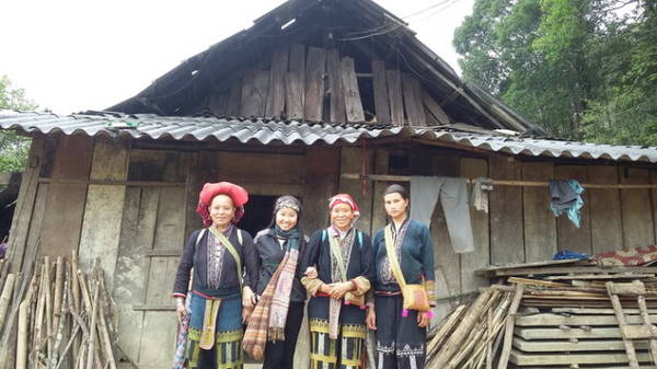 Trang phục phụ nữ Dao đỏ Tả Phìn