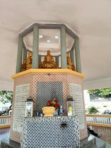Nhà Bát giác. Ảnh: Hiếu Nguyễn.