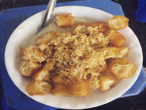 Cháo sườn sụn trong ẩm thực ngõ chợ Đồng Xuân