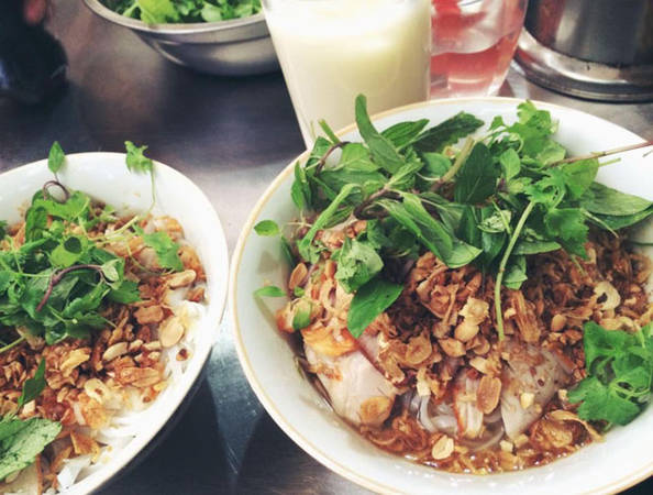 Phở tíu trộn đặc sản ẩm thực ngõ chợ Đồng Xuân