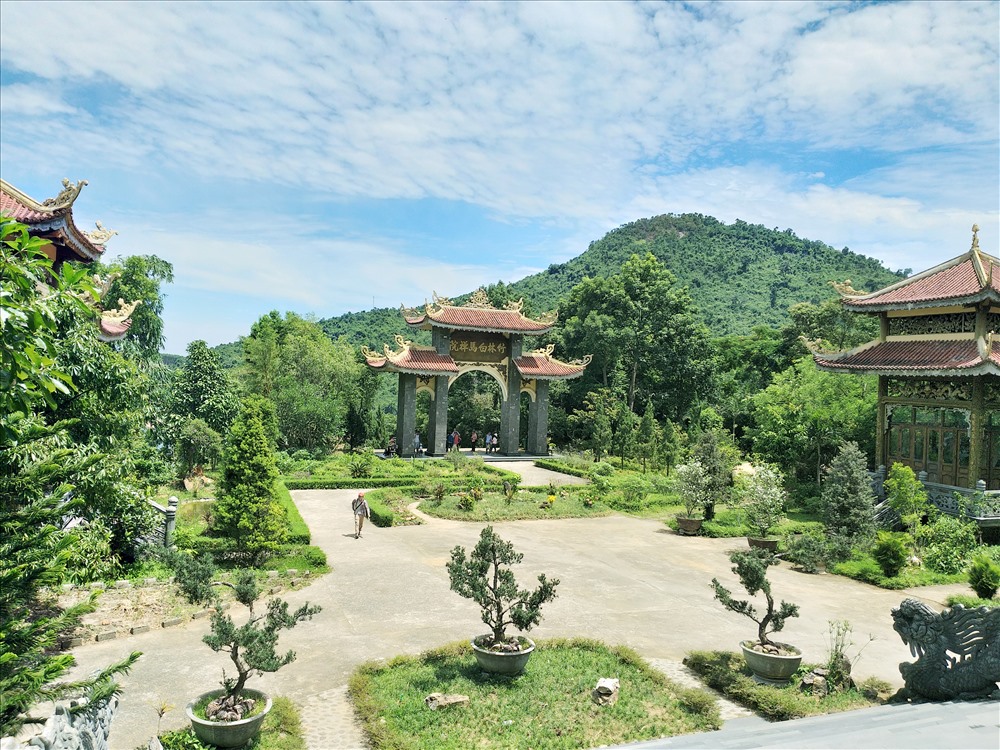Cổng Thiền viện Trúc Lâm Bạch Mã