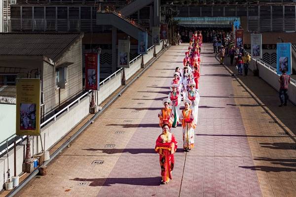 Nghi lễ thiếu nữ rước phấn về cho hoa tại lễ hội Festival Hoa Đà Lạt