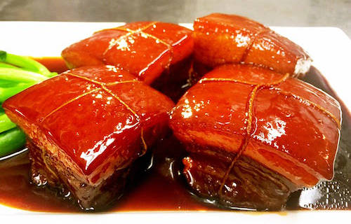 Buộc dây thịt kho Đông Pha để giữ hình dạng