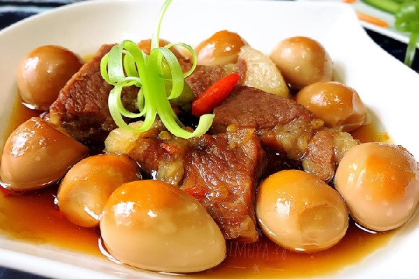 Sơ chế nguyên liệu khi làm thịt kho trứng Sơ chế nguyên liệu khi làm thịt kho trứng