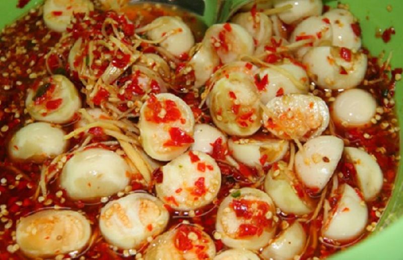 Sơ chế cà pháo cho món thịt luộc cà pháo mắm tôm
