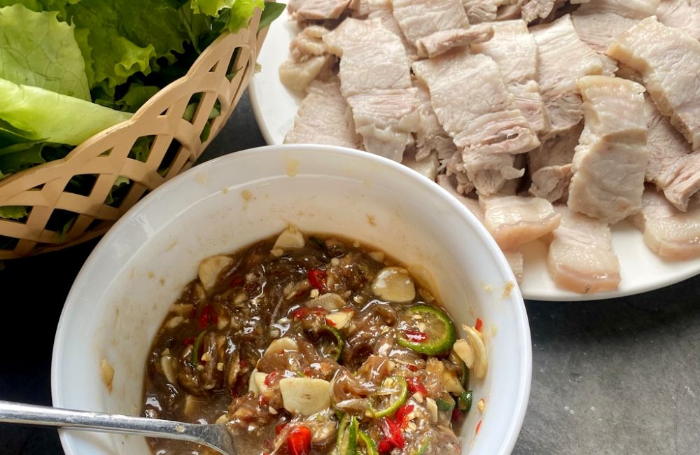 Thịt luộc chấm mắm chua Tây Ninh