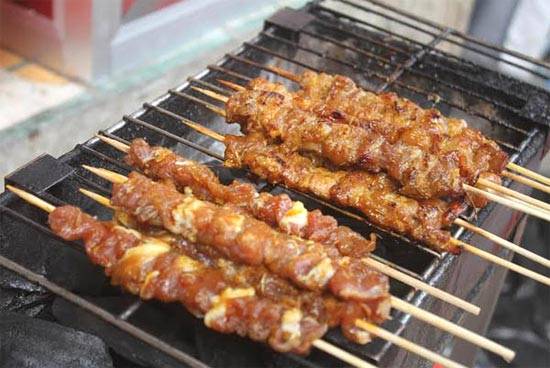 Thịt xiên nướng món ăn đường phố Hà Nội