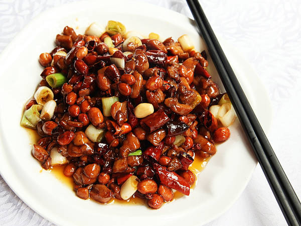 Gongbao Jiding - Gà xào ớt đậu phộng của ẩm thực Tứ Xuyên