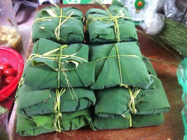 Những gói cốm tươi xanh tại làng cốm Mễ Trì - Ảnh: Huyền Trần