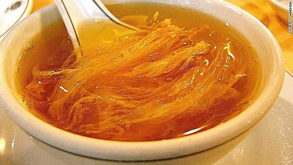 Súp vi cá mập là loại thực phẩm gây tranh cãi hàng đầu thế giới