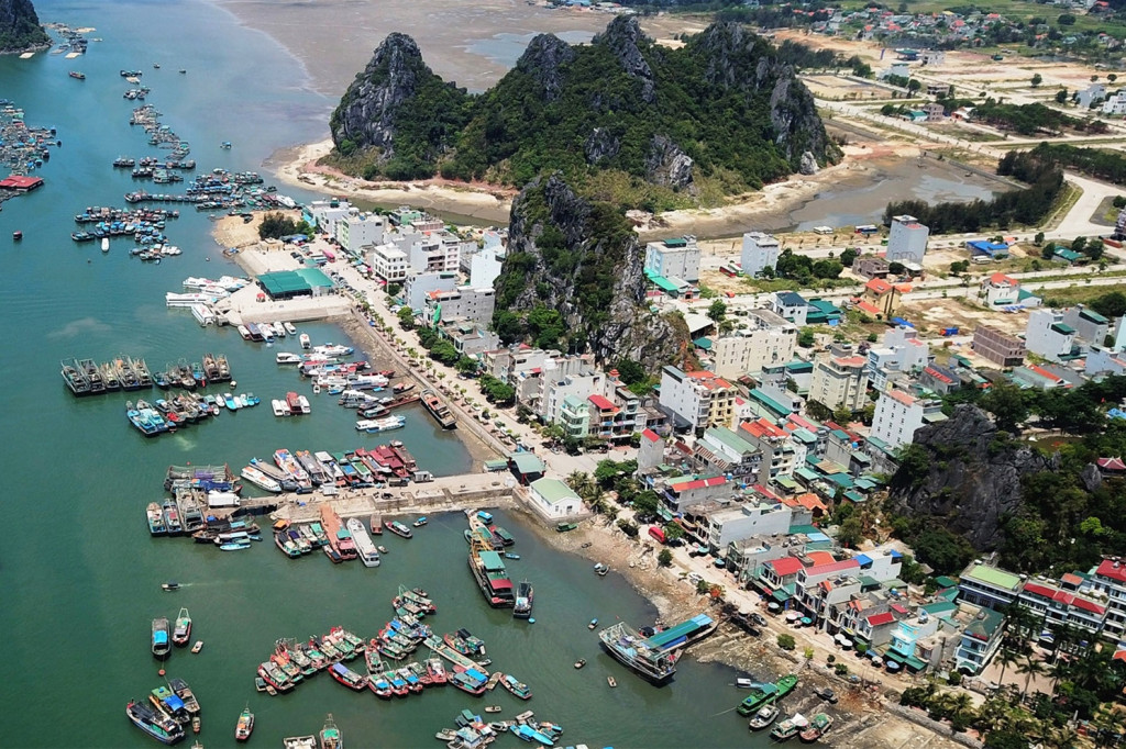 Hệ thống bến thuyền thương cảng Vân Đồn