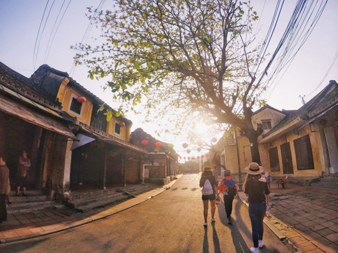 Hội An chậm rãi vào buổi sáng tinh mơ