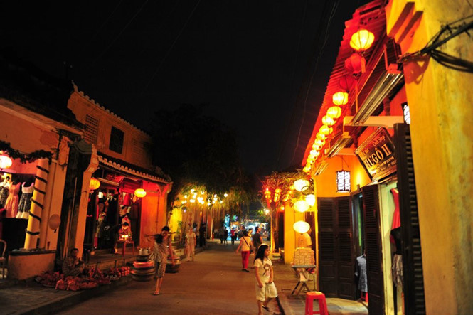 Hội An chậm rãi dạo bước ven sông Thu Bồn