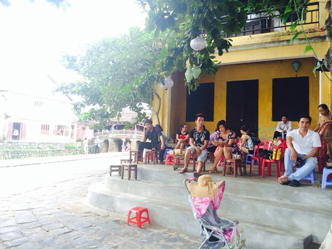 thuong-hoi-an-dung-den-va-di-voi-vang-ivivu-3