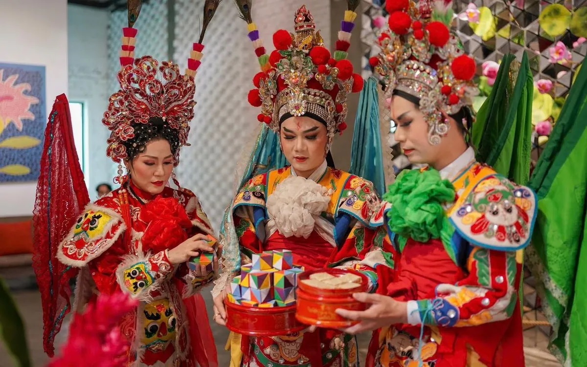 Hát bội trên buýt sông Sài Gòn - Nghệ thuật sân khấu cổ truyền