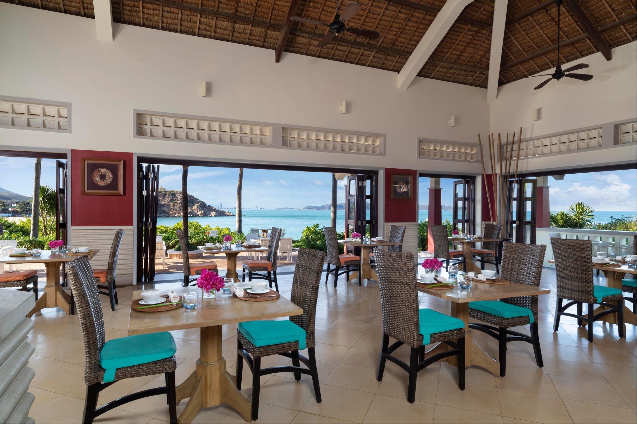 Không gian nhà hàng Tre tại Avani Quy Nhơn Resort