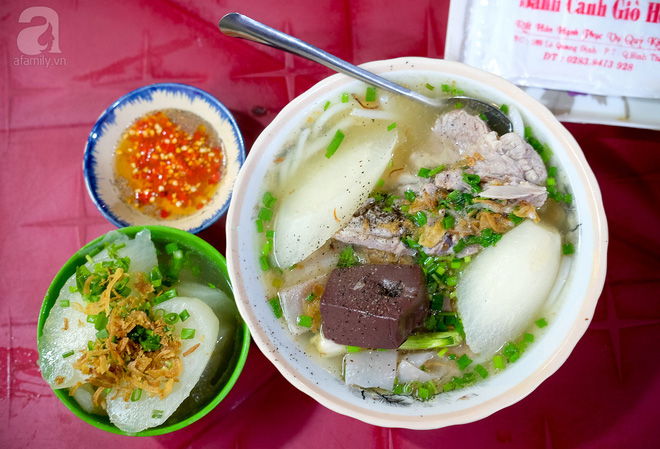 tiem-banh-canh-gio-heo-hon-30-nam-tuoi-trong-hem-nho-toi-nao-cung-tap-nap-khach-o-sai-gon-ivivu-4-1 tiem-banh-canh-gio-heo-hon-30-nam-tuoi-trong-hem-nho-toi-nao-cung-tap-nap-khach-o-sai-gon-ivivu-4