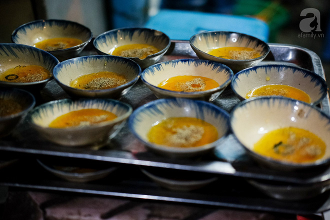 tiem-banh-canh-gio-heo-hon-30-nam-tuoi-trong-hem-nho-toi-nao-cung-tap-nap-khach-o-sai-gon-ivivu-7 tiem-banh-canh-gio-heo-hon-30-nam-tuoi-trong-hem-nho-toi-nao-cung-tap-nap-khach-o-sai-gon-ivivu-7