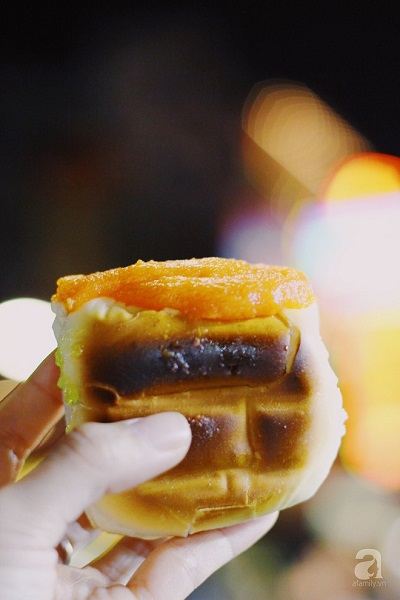 Bánh mì Yaowarat ngon rẻ thu hút đông khách