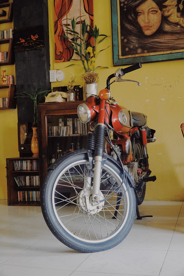 Xe cổ dùng trang trí quán cà phê đồ cổ