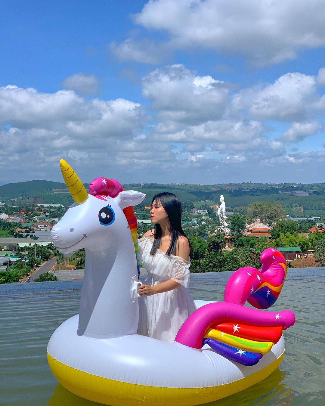 Hồ Trên Mây Đà Lạt view mây trời