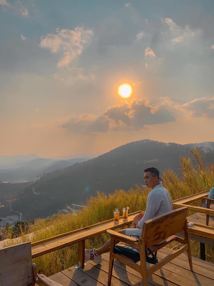 Ảnh: @Page Tiệm Cafe ngắm hoàng hôn chiều