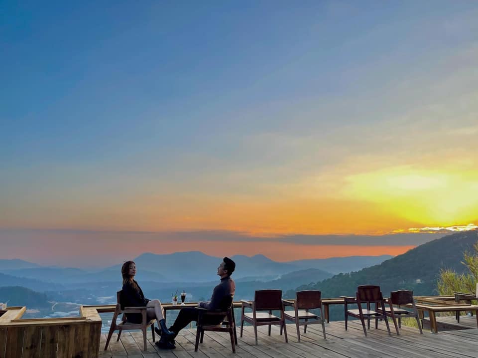 Ảnh: @Page Tiệm Cafe ngắm hoàng hôn chiều