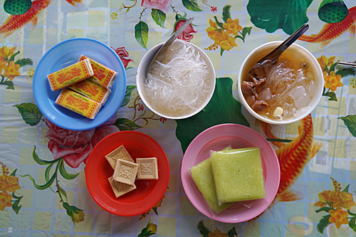 Suất chè ở quán có giá trung bình 20.000 đồng. Ảnh: Di Vỹ.