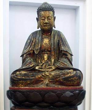 Tượng Phật A-Di-Đà vua Gia Long tặng chùa Khải Tường - nơi vua Minh Mạng chào đời
