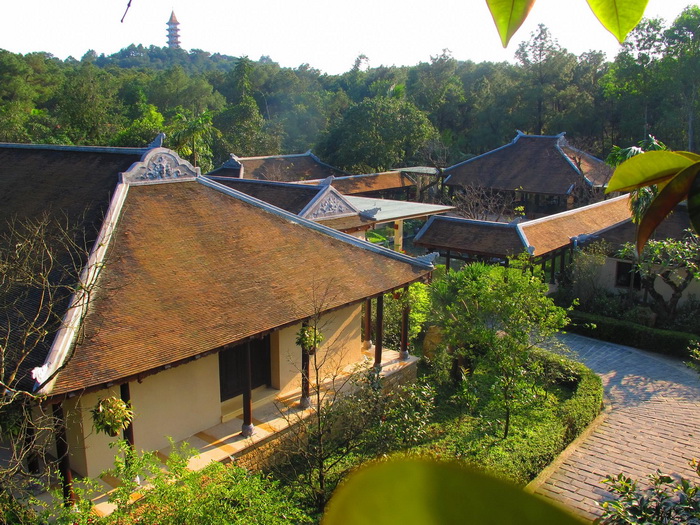 Lối đi trong Tịnh cư Cát Tường Quân