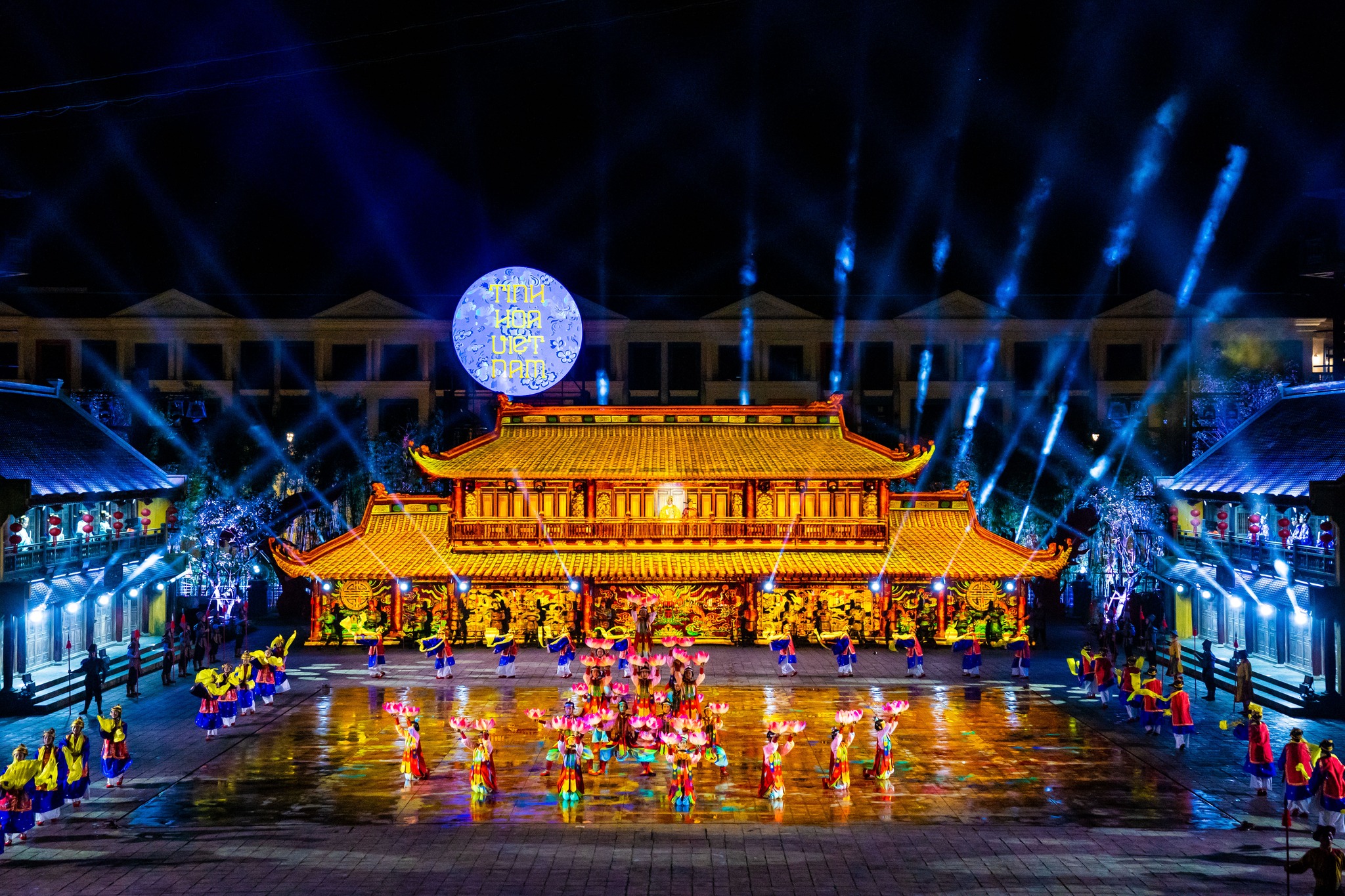 Tinh hoa Việt Nam - show diễn Phú Quốc tại Grand World