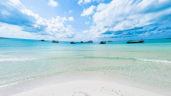 Nước biển Bãi Sao trong vắt