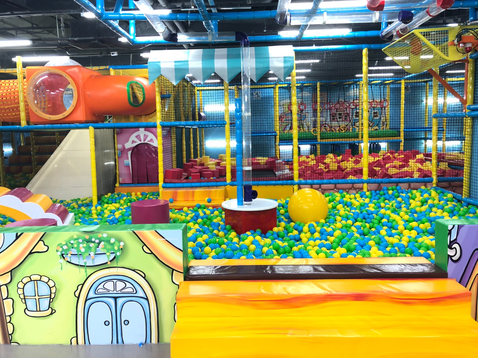 Khu vui chơi trẻ em tiNi World Vincom Royal City. Ảnh: tiniworld.