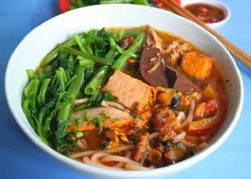 Tô canh bún 10.000 đồng hút khách ở Sài Gòn