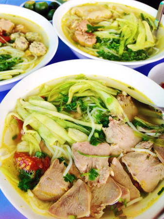 Bún bung Bà Minh - quán ăn Trường Chinh đông khách Bún bung Bà Minh tại quán ăn Trường Chinh