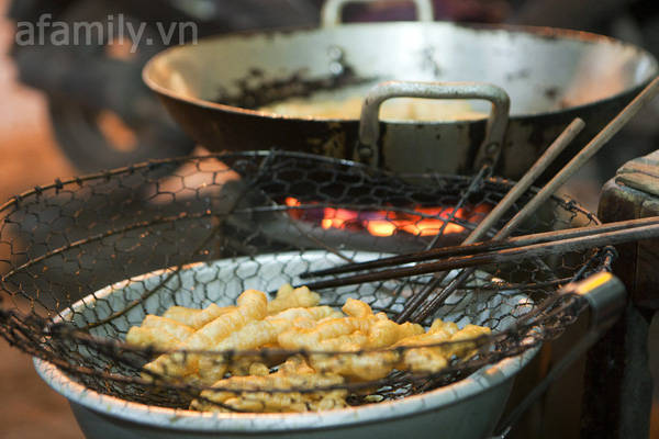 Quẩy nóng tấp nập khách Quẩy vàng nâu Trường Chinh