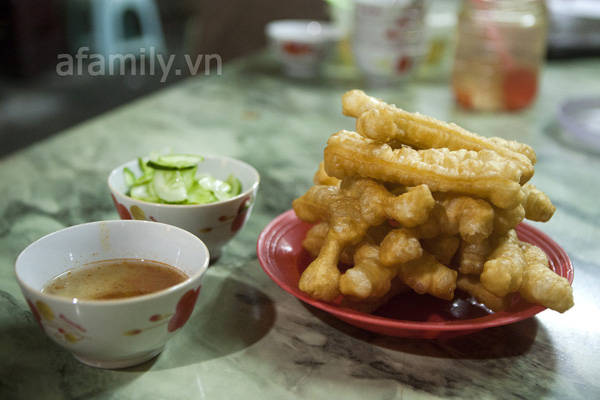Quẩy nóng khu Trường Chinh Nước mắm chấm quẩy ngon