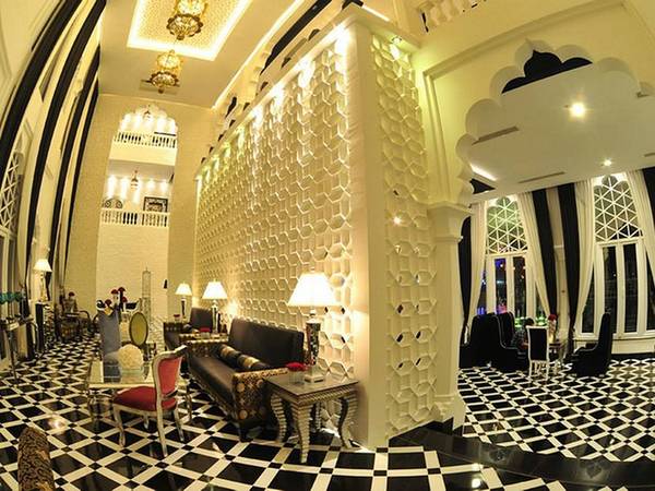 Với gần 20 phòng phục vụ nghỉ dưỡng và các phòng chức năng như: xem phim, spa, nhà hàng,... bạn sẽ có một không gian riêng tư và thư giãn thực sự mà không cần đi đâu xa Sài Gòn.