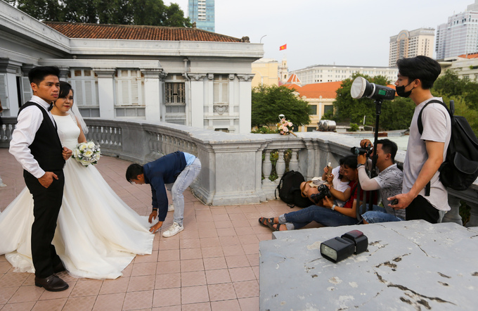 Nhiều cô dâu, chú rể chọn tòa nhà làm điểm lưu lại khoảnh khắc lứa đôi. Tuy nhiên, để vào bên trong họ phải mua vé 400.000 đồng cho cả ê-kíp. Bảo tàng mở cửa từ 7h30 đến 18h mỗi ngày.
