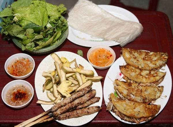 Bánh xèo nem lụi tại quán ăn Ba Đình