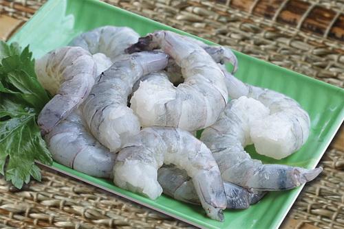 Món tôm xào rau củ với cà rốt và su su