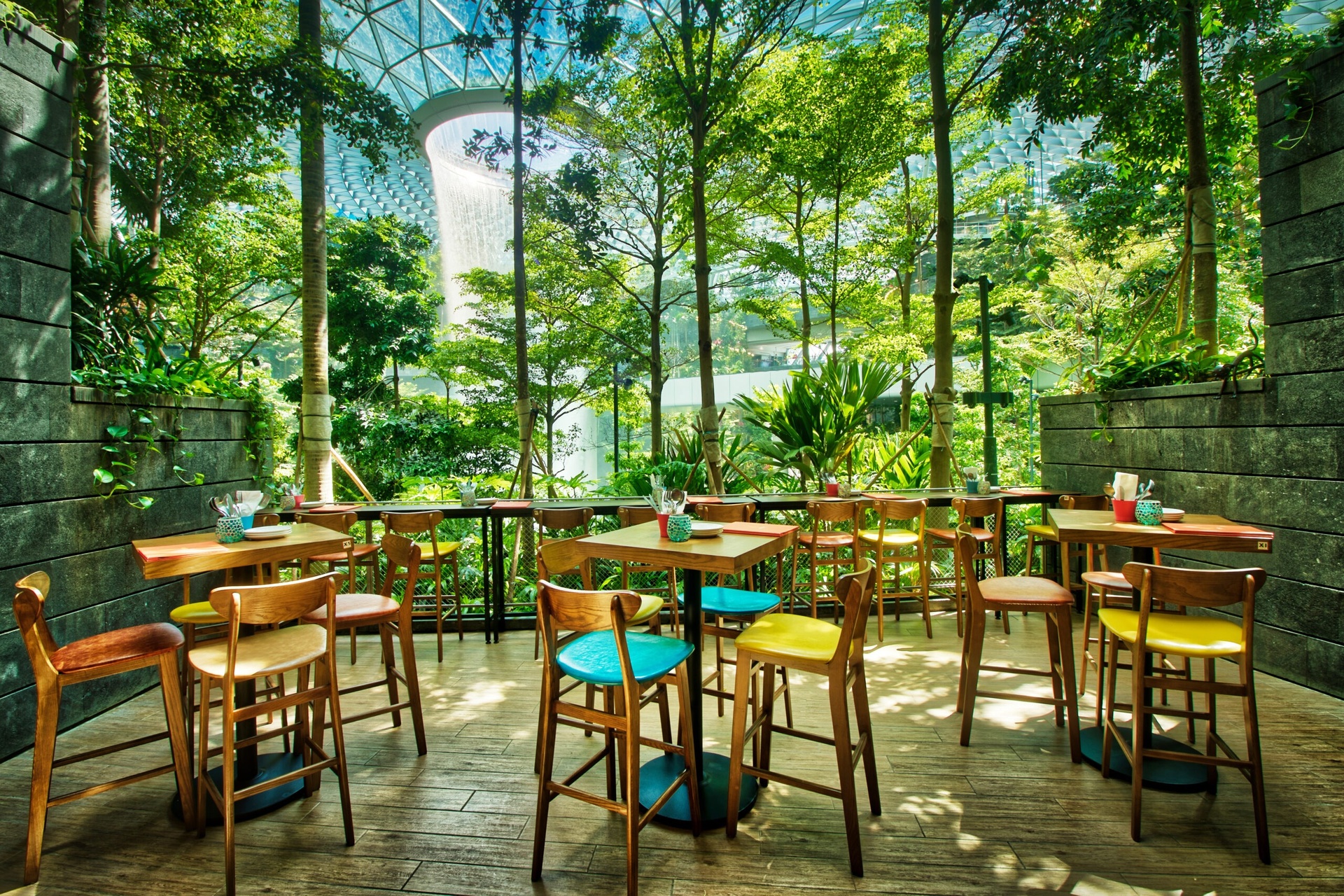 Tonito nhà hàng Singapore view đẹp gần thác nước Jewel