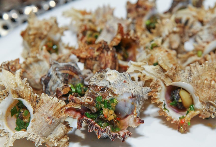 Ốc gai nướng mỡ hành món ngon Phú Quốc